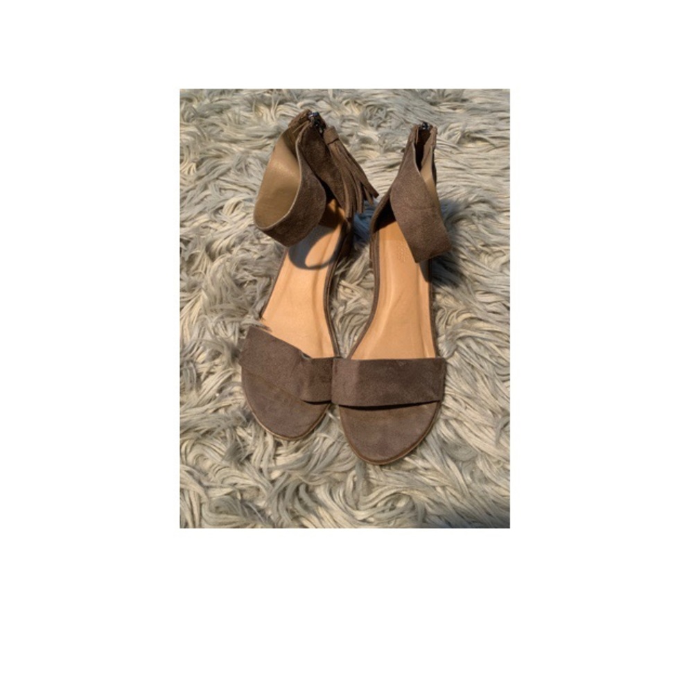 Small wedged tassle  sandals